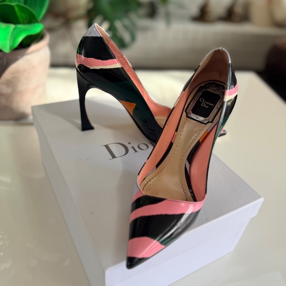 Christian Dior Patent Leather Pumps – Size 35 – 4” Heel - Picture 2 of 3